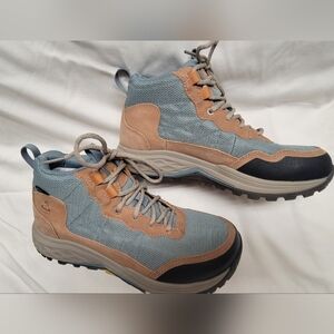 *** DEAL ALERT  Teva Hiking Boots Size 9